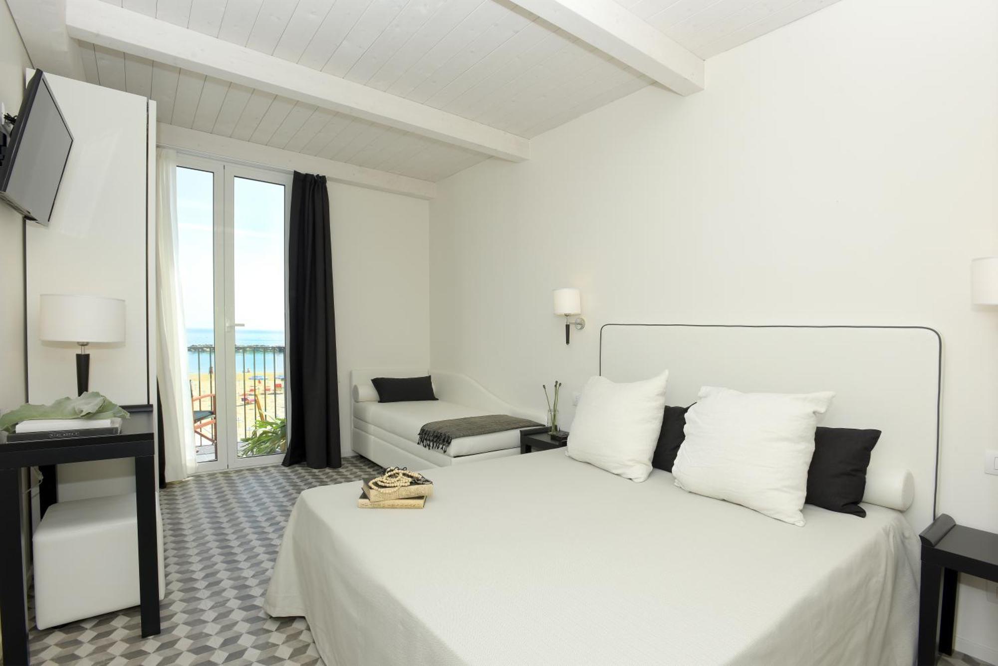 Hotel Capanni Bellaria-Igea Marina Exteriör bild
