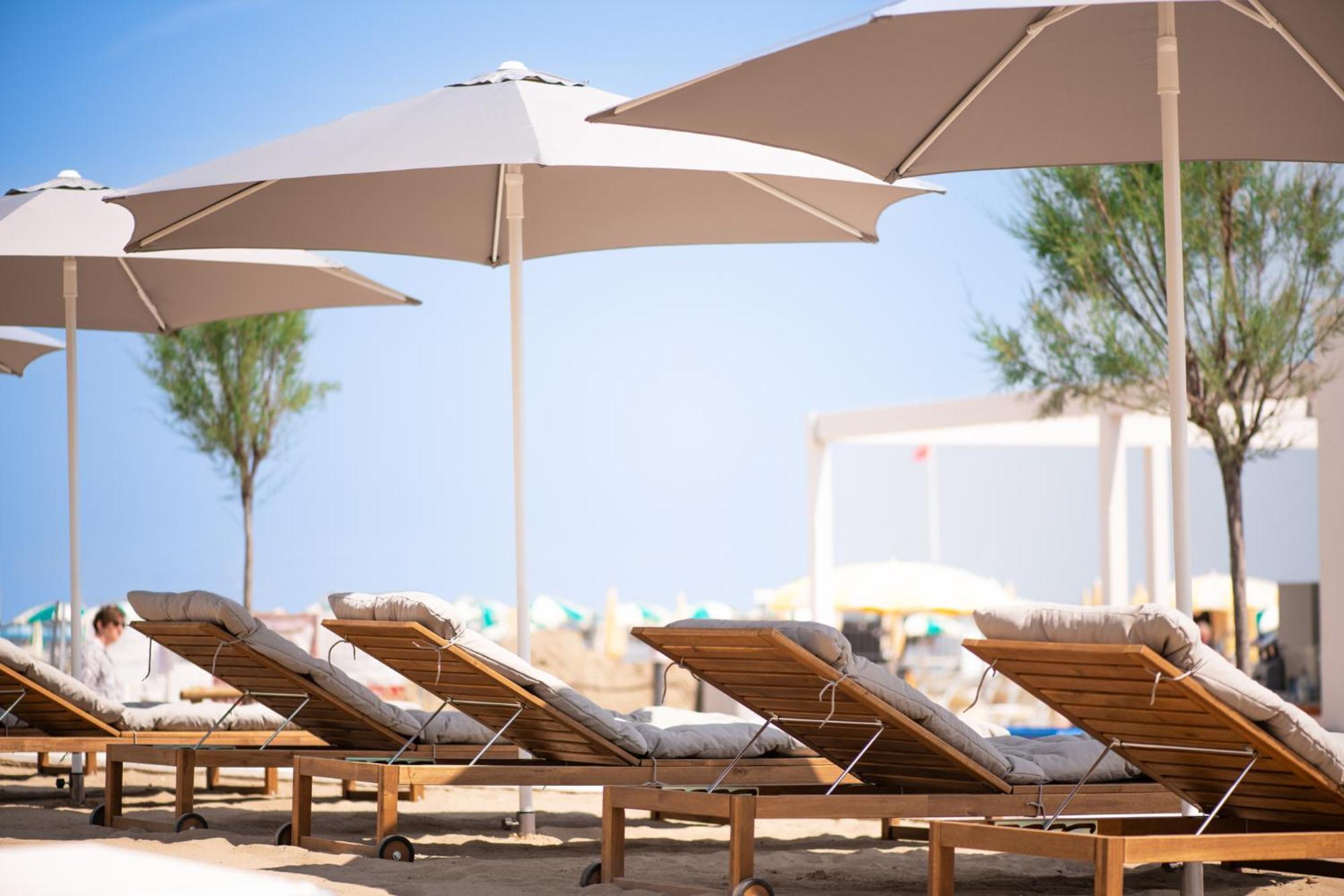 Hotel Capanni Bellaria-Igea Marina Exteriör bild