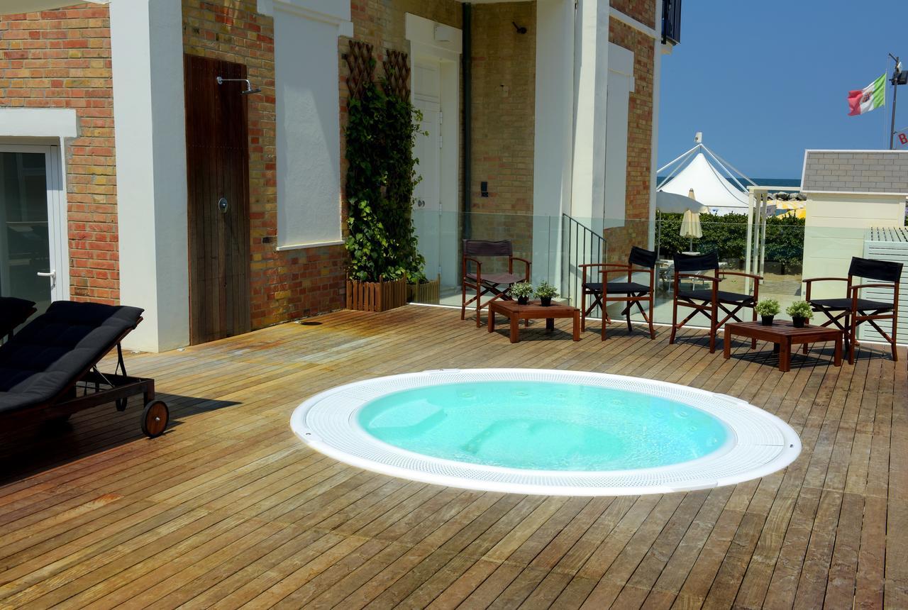 Hotel Capanni Bellaria-Igea Marina Exteriör bild